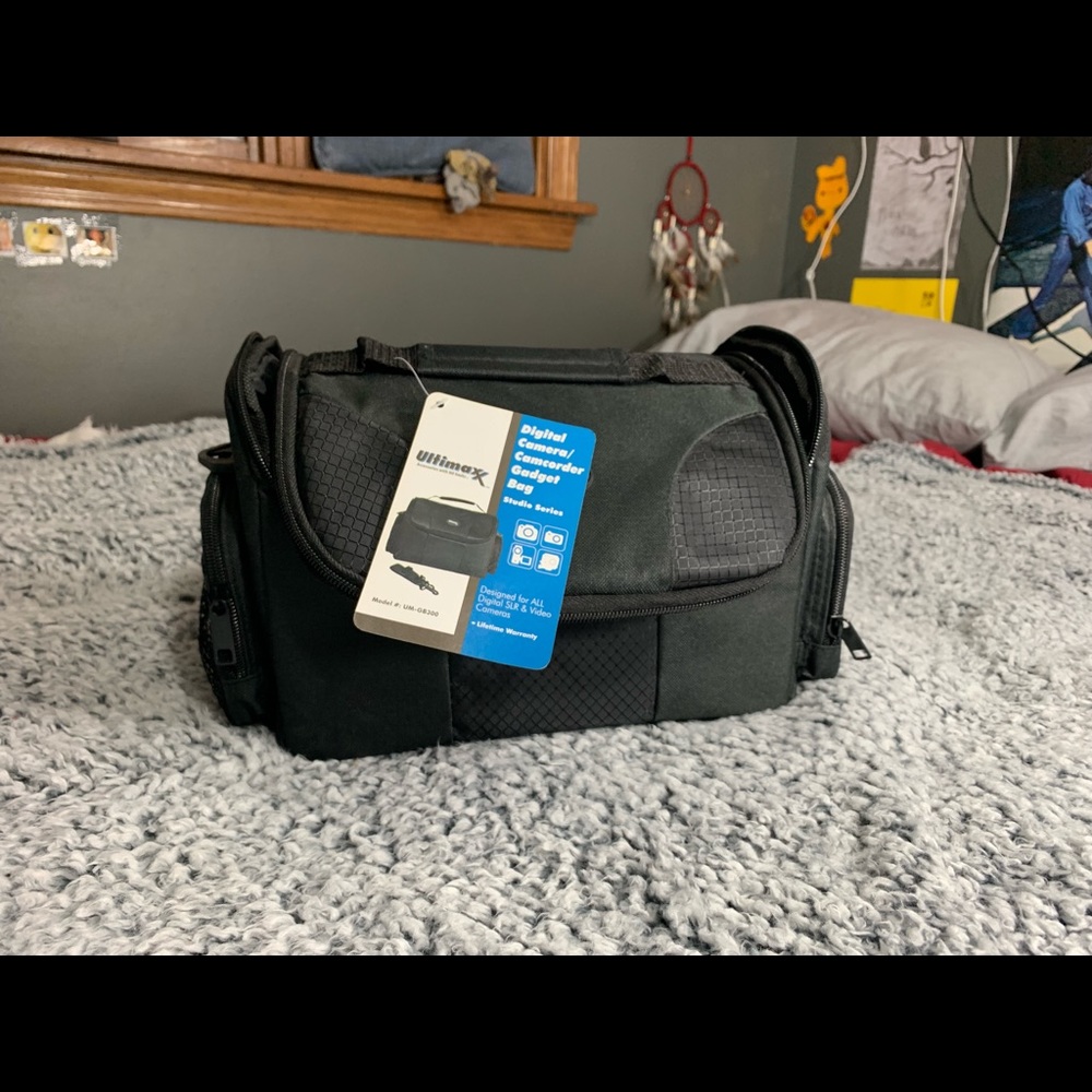 BRAND NEW CAMERA BAG NEVER USED